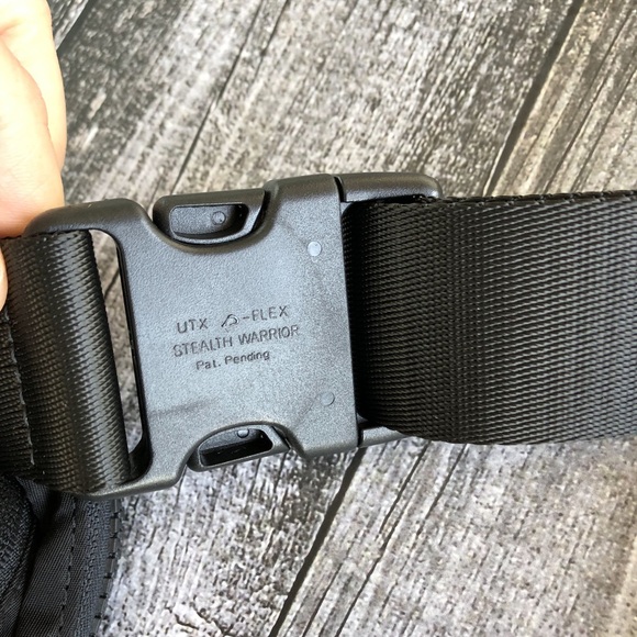 Disney x Lululemon Everywhere Belt Bag 1L Mickey - Picture 7 of 7